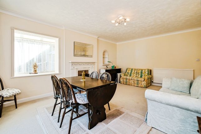 Wallace Avenue, Worthing photo 4