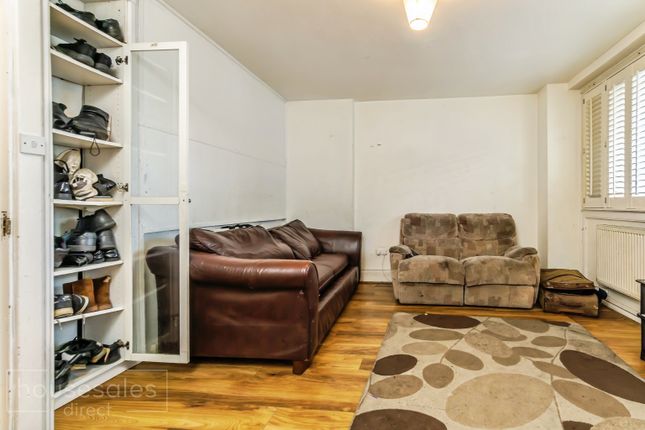 Flat 15, Albury Court, Phipp's Bridge Road, Mitcham photo 4