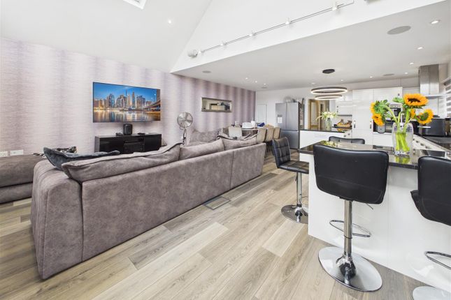 1, Wolsey Drive, Walton on Thames photo 4