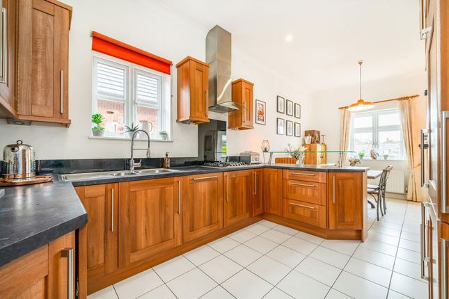 5 Victoria Mews, 7, Balfour Road, Weybridge photo 3