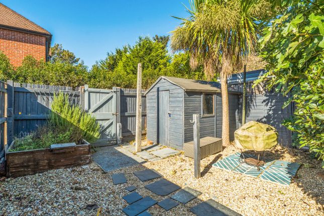 4, Hurst Close, Christchurch photo 3