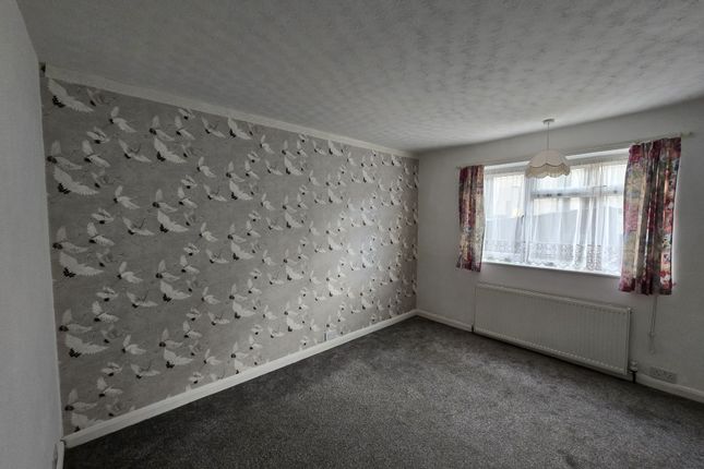 Fulham Close, Uxbridge photo 4