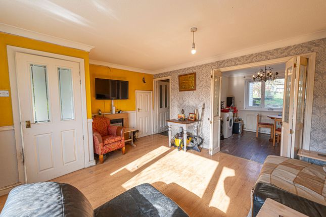 6 Hanbury Gardens, Pontypool photo 4