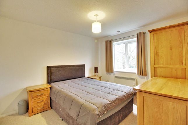 43, Swan Way, Fleet photo 3