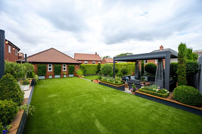 52, Thompson Way, Lichfield photo 3