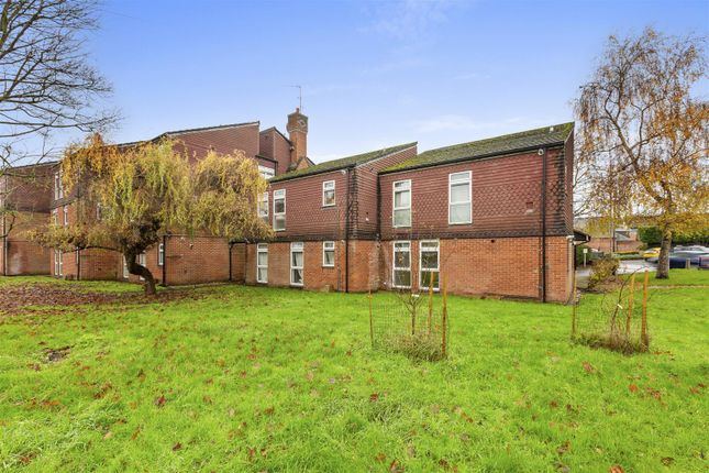Studio flat on Flat 12 Baines House, Abbey Barn Road, High Wycombe, £165,000