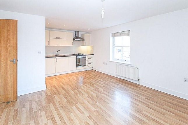 Flat to rent in William Hunter Way, Brentwood