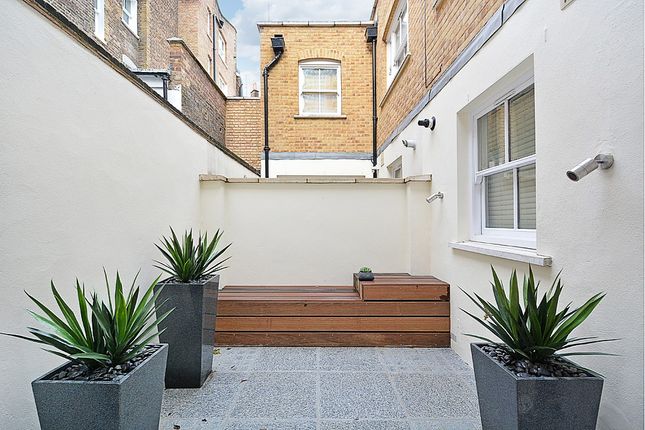 House, 4, Great Cumberland Mews, London photo 4