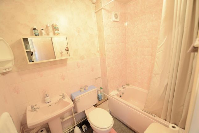 Flat for sale in Francis Court, Thorpe Willoughby, Selby