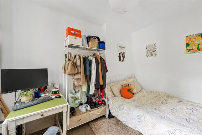 Flat 2, 6, Gunton Road, London photo 2