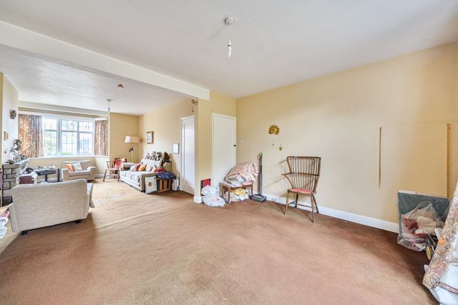 37 Pinn Way, Ruislip photo 2