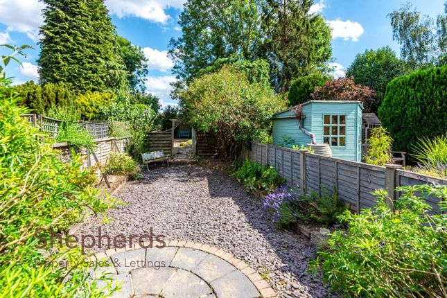 13, Meadway, Hoddesdon photo 3
