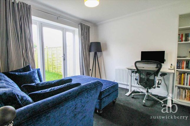 Town house to rent in Griffiths Close, Ipswich