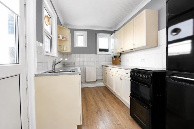 10, Sandy Lane North, Wallington photo 4