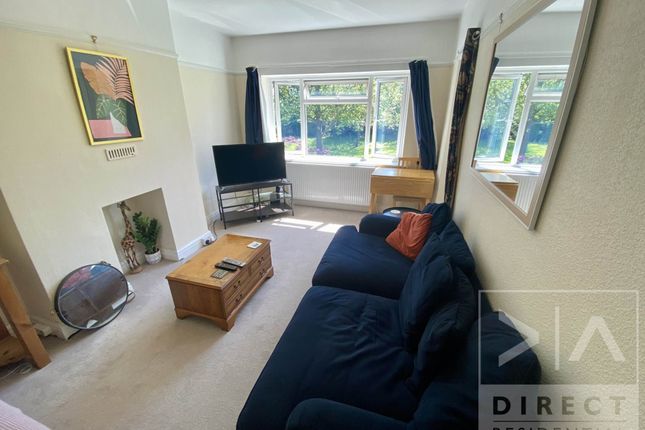 Thumbnail Flat to rent in Manor Green Road, Epsom