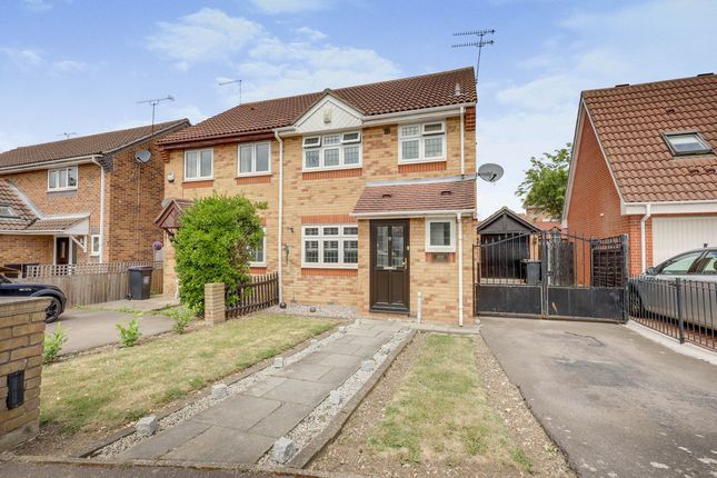 Thumbnail Semi-detached house for sale in Oakley Avenue, Rayleigh