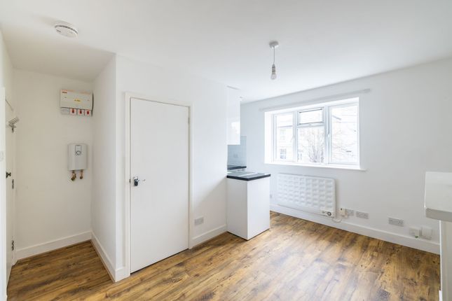 Flat 4 45 Earlswood Road, Redhill, Surrey photo 2