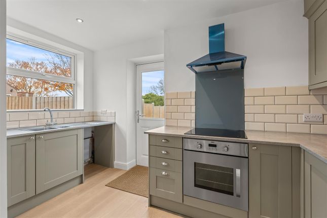 8, Bridle Road, Chesterfield photo 3