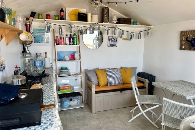 Hut 17, Harbour Beach, Whitstable photo 3