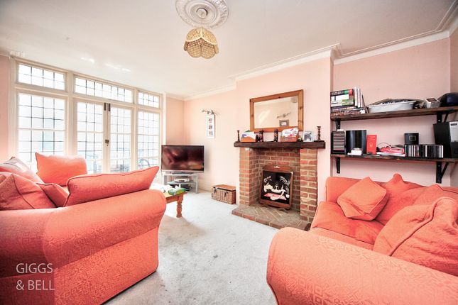 64, Marston Gardens, Luton photo 2