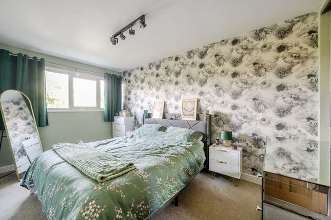 2, Mabey Close, Hampshire photo 4