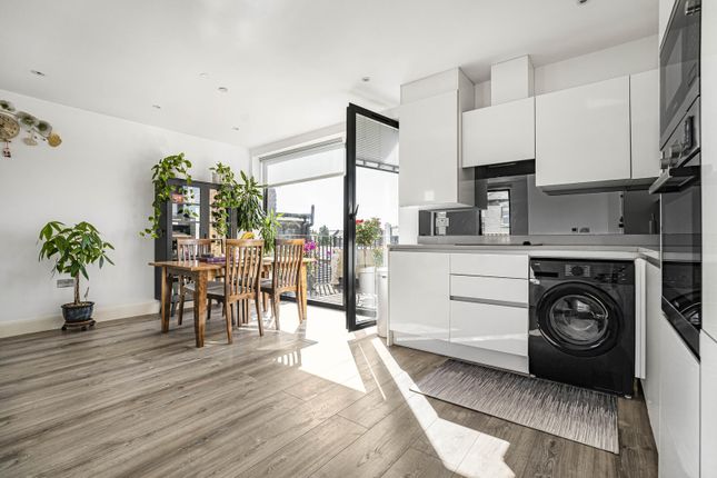 Flat 12, Woodside Apartments 2A, Canning Crescent, London photo 4