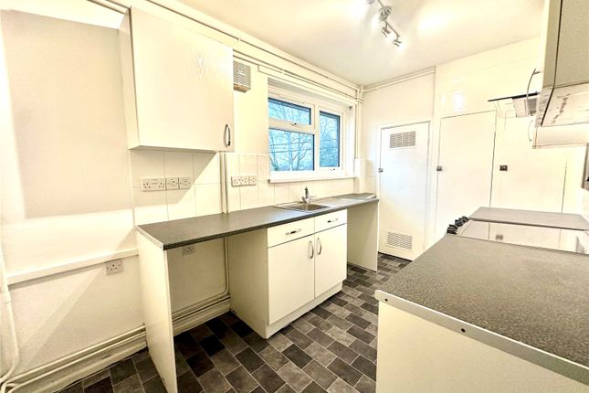 41, Coronation Road, Wroughton photo 4