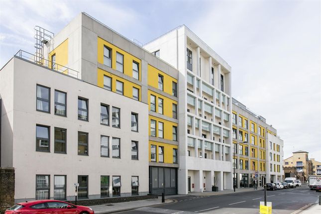 Thumbnail Flat to rent in Oval Road, Camden