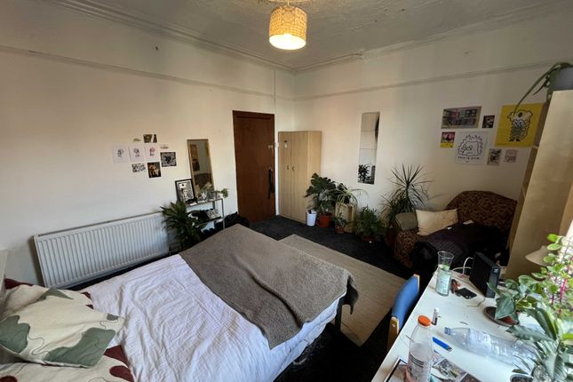 Brudenell Grove, Hyde Park photo 4