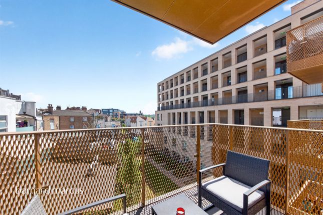 Flat 13, Starling Apartments, 40, Perryfield Way, London photo 3