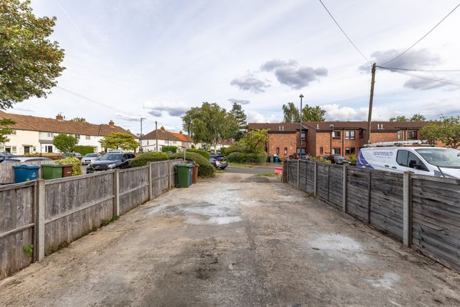 112, Hamilton Crescent, Harrow photo 2