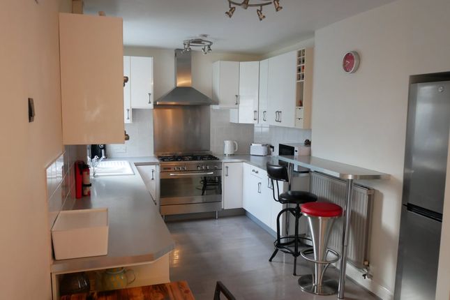 11 Knighton Road, Romford photo 2