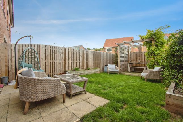 66, Little Wood Crescent, West Yorkshire photo 4