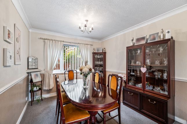 12 Blue Hatch, Frodsham photo 3