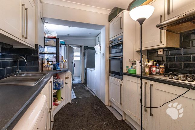 13, Feering Drive, Basildon photo 4
