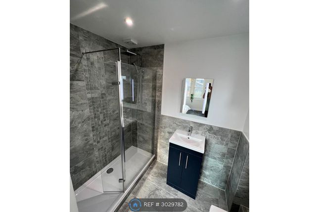 Flat, Clarence House North Row, Milton Keynes photo 5