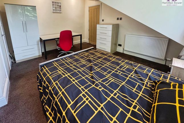 Room 8, 26, Coniston Grove, Bradford photo 4