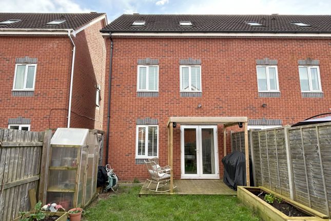 Town house for sale in Saxon Park, Tewkesbury, Gloucestershire