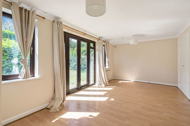 1 Kestrel House,, Weydon Lane, Farnham photo 4