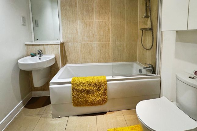 6, Buccaneer Court, Farnborough photo 3