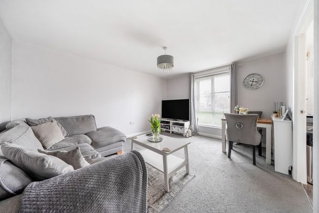 Flat for sale in Plomer Avenue, Hoddesdon, Hertfordshire