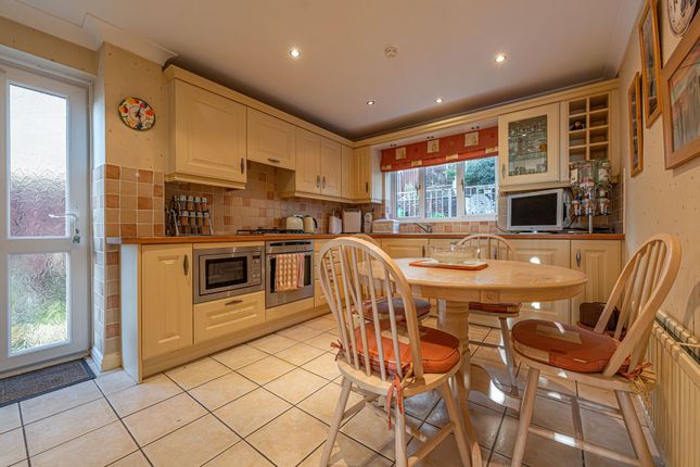 6 Springfield Drive, Newport photo 4