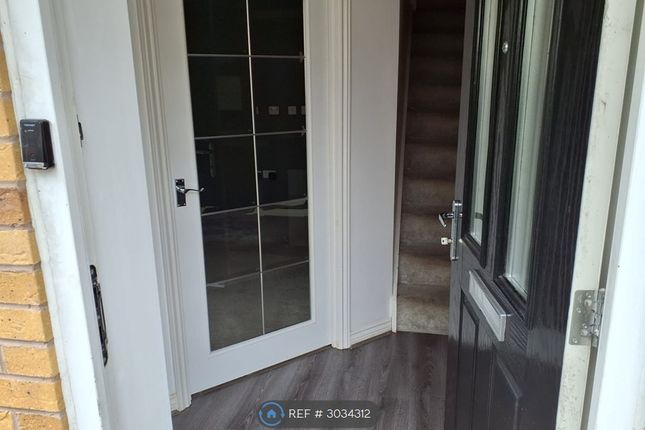 Red Cedar Close, Manchester photo 5
