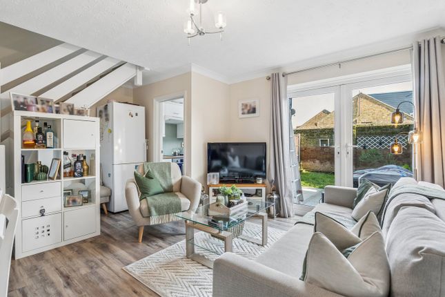 5d, Leas Drive, Iver photo 2