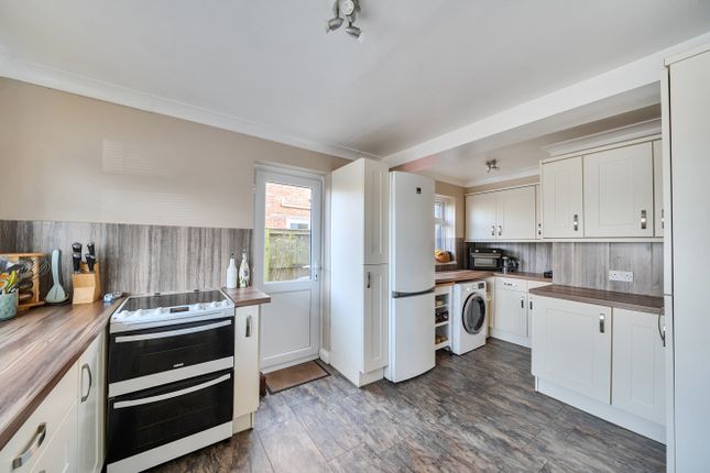4, Maunsell Way, Swindon photo 2