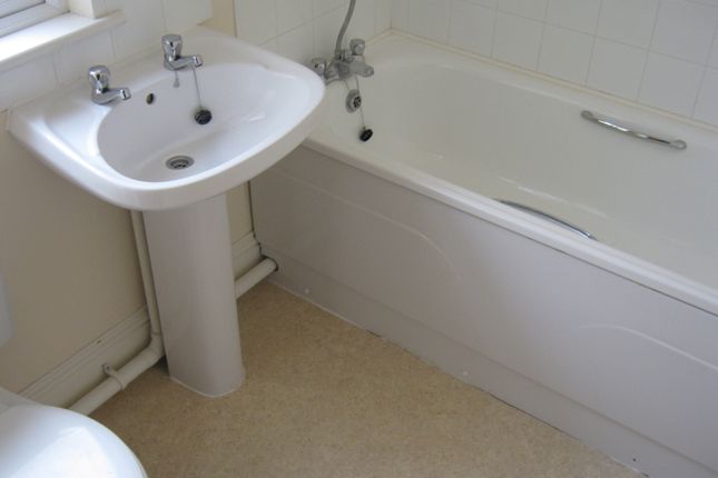 Flat 28 The Metropole, New Street, Dover photo 2