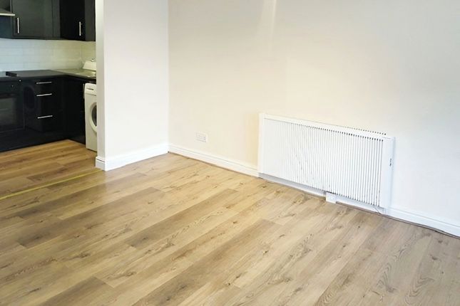 10B, Eldon Place, Eccles photo 3