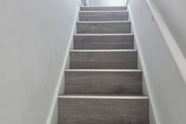 140 LANSBURY DRIVE, HAYES, Greater London photo 3