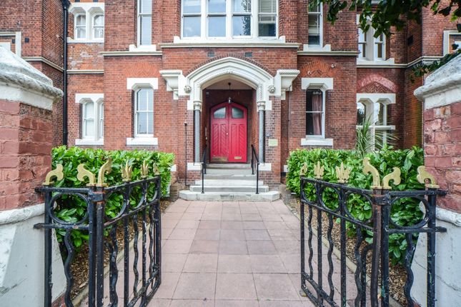 Flat 25, Roan Court, 60, Devonshire Drive, London photo 3