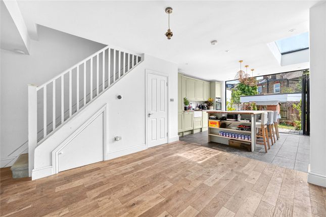 35, Downsfield Road, London photo 4